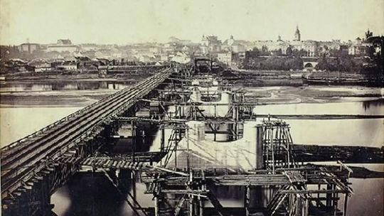 160 lat temu otwarto w Warszawie most Kierbedzia, pierwszą stałą przeprawę przez Wisłę