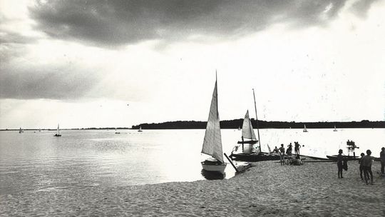 60 LAT JEZIORA ZEGRZYŃSKIEGO. Czysta woda, żółte plaże…