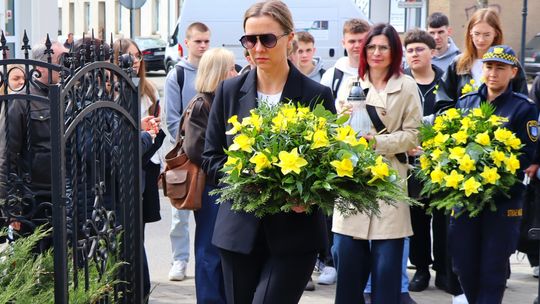 83.rocznica Powstania w Getcie Warszawskim- żonkile pamięci w Pułtusku