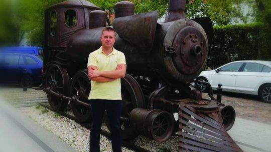 A PAROWÓZ JUŻ SIĘ SZYKUJE NA PIEDESTAŁ
