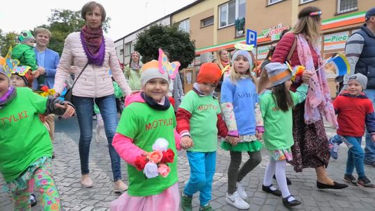 Barwny korowód - relacja filmowa