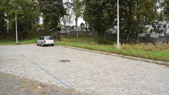 Będzie parking przy II cmentarzu