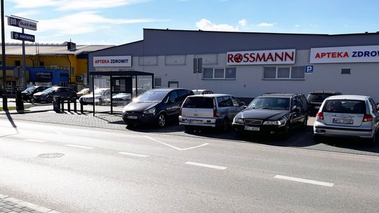 Bezkarne parkowanie na przystanku