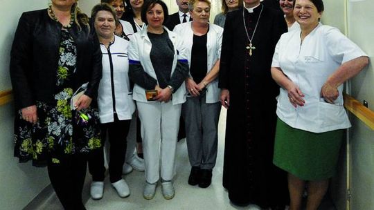 Biskup z obryckim DPS-ie