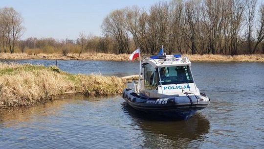 BRZEGI RZEKI, BULWAR SAPERÓW, ULICE GAJKOWICZA I MICKIEWICZA NAJBARDZIEJ OBLEGANE! POLICJANCI APELUJĄ O STOSOWANIE SIĘ DO ZALECEŃ