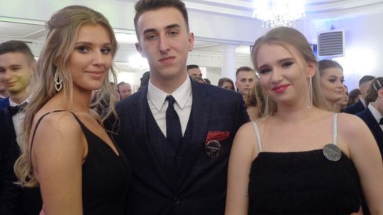 CIESZMY SIĘ CHWILĄ, NIECH ŻYJE BAL