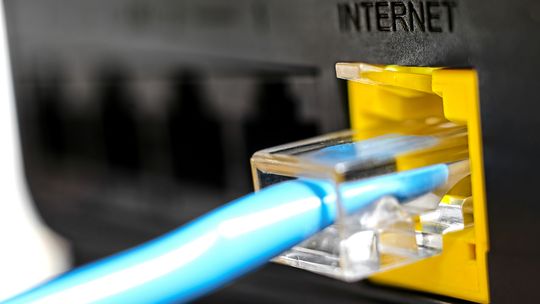 Co warto wiedzieć o internecie światłowodowym?