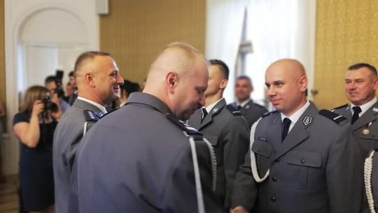Czas awansów i podziękowań