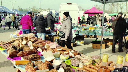 W każdą niedzielę na targowisko w Grabówcu zjeżdżają tłumy handlujących, czasem nawet z odległych od Pułtuska miejsc, oraz klientów poszukujących różności
