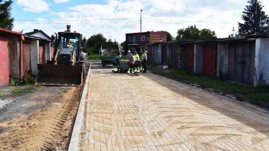 Droga z kostki na pułtuskim osiedlu