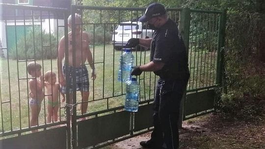 Dzielnicowy z sercem na dłoni