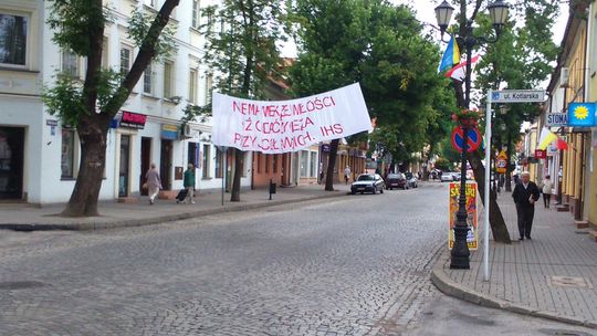 Dziwny transparent nad Świętojańską