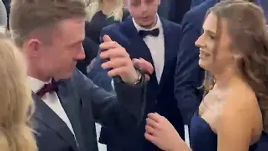 Eleganccy panowie i piękne panie