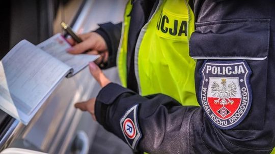 JABŁONNA. Złamał 3 słupy i odmówił przyjęcia mandatu