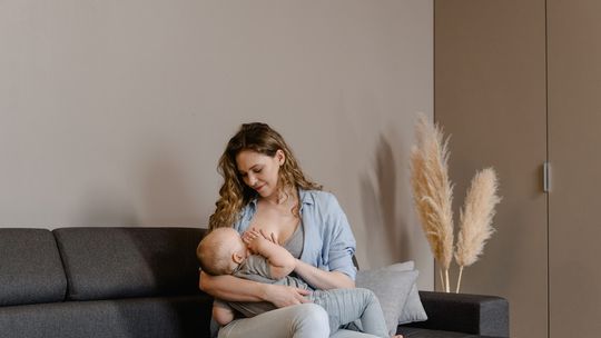 Kiedy przyda się bluza do karmienia?