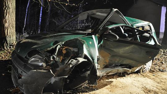 Kierowca przygnieciony przez auto. Wypadek w m. Stawinoga