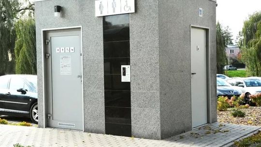 Kolejne dwie toalety