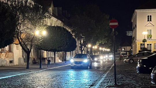 Nocne rajdy wokół rynku burzą spokój mieszkańców