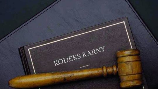 Ksiądz i pracownik szkoły z zarzutami
