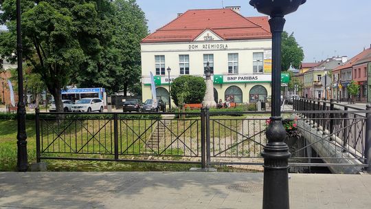 Kurtyna teraz na przycisk