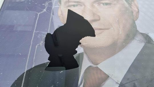 LEGIONOWO. Atak na biuro poselskie PIS. Wybito szyby