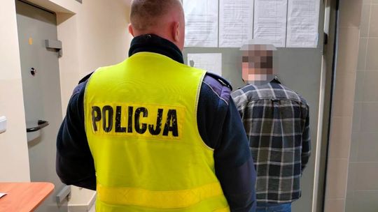 LEGIONOWO. Przebili oponę na oczach policji. Prócz tego ukradli pieniądze i dokumenty