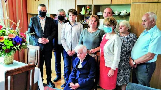 Ma 100 lat i nadal cieszy się życiem
