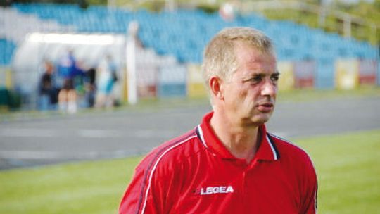 Nadnarwianka. Trener na razie zostaje