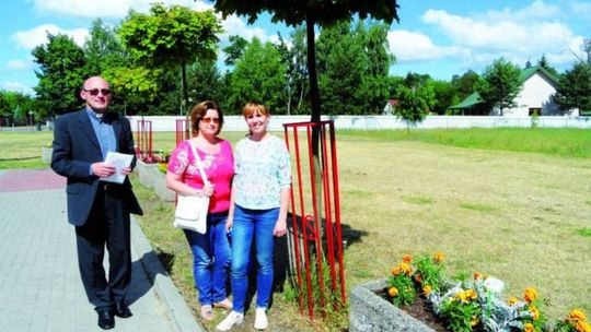 Nasadzili kwiatów, teraz o nie dbają