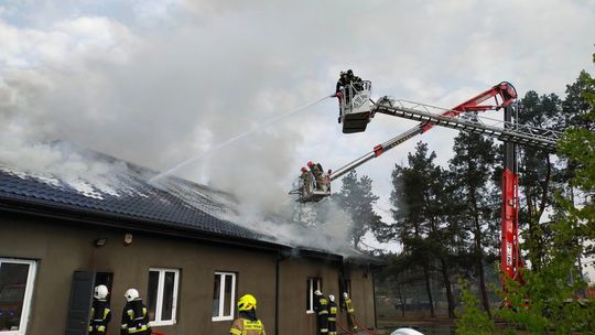 NASIELSK. Gigantyczny pożar stolarni w Paulinowie