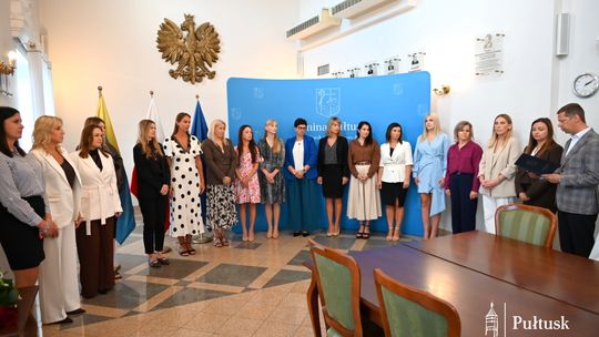 Nauczycielki ze szkół i przedszkoli Gminy Pułtusk otrzymały akty mianowania