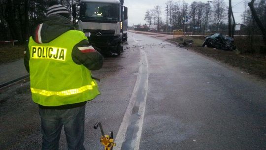Nie odśnieżył samochodu, zginęła jedna osoba
