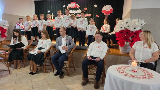 Niepodległościowe czytanie z Małymi Dębiniakami