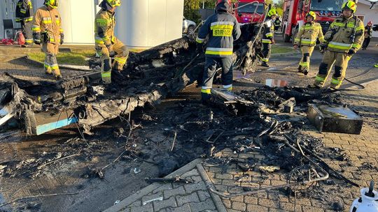 NIEPORĘT. Pożar w Porcie Pilawa, spłonęła motorówka