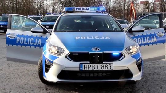 Nietrzeźwy i poszukiwany w skradzionym aucie