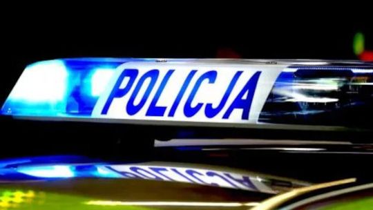 Nietrzeźwy kierowca wjechał w zaparkowany pojazd