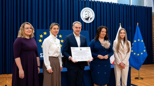 Nowoczesność w murach z tradycją: Wicepremier Krzysztof Gawkowski z wizytą w pułtuskim LO Piotra Skargi