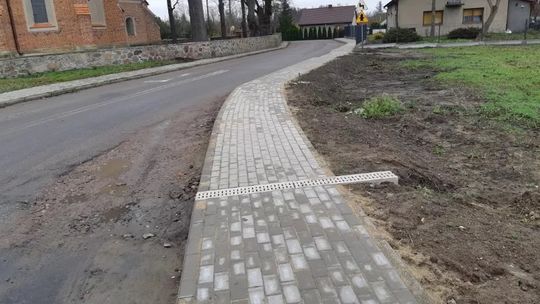 Nowy chodnik i otoczenie świetlicy