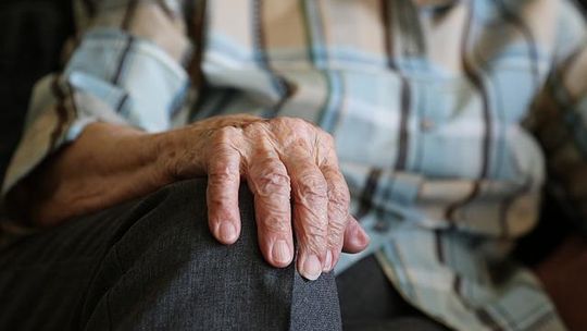 NOWY DWÓR MAZ. Wyrzuciła przez okno 50 tys. zł – uwaga na oszustów!