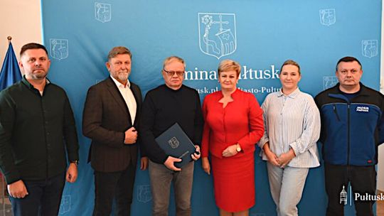 odpisanie umowy na wykonanie zadania „Modernizacja węzła sanitarnego męskiego w pływalni miejskiej w Pułtusku”