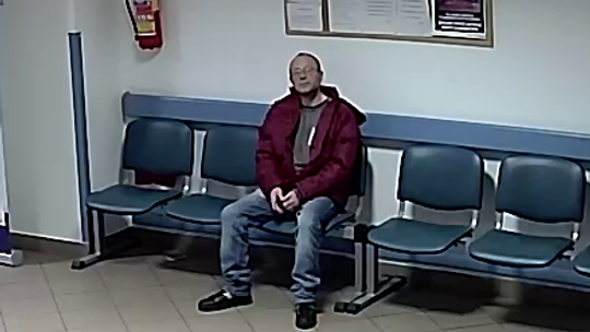 OKRADŁ PACJENTKĘ W SZPITALU. POLICJA PROSI O POMOC