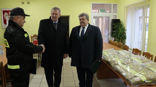OSP Gzy otrzymało ubrania specjalistyczne