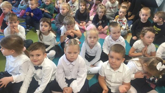 PANI W PRZEDSZKOLU JEST JAK KRÓLOWA, PRZY NIEJ ELŻBIETA TO NIECH SIĘ SCHOWA