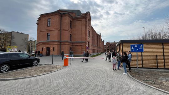 Parkingowy absurd przy Tysiąclecia Parkingowy absurd przy Tysiąclecia