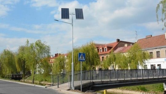 Pierwsze maszty oświetlenia solarnego