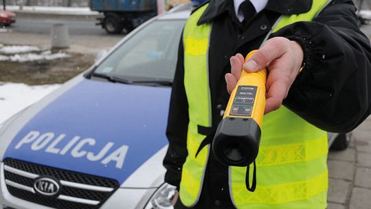 Pijany kierowca bez uprawnień spowodował kolizję