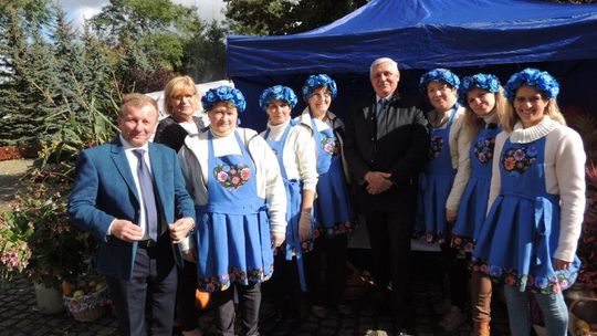 PIKNIK RODZINNY W DWORKU W STRZEGOCINIE