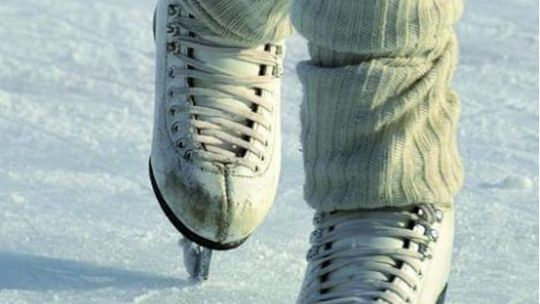 Piosenki jednoznacznie erotyczne na otwarciu lodowiska?