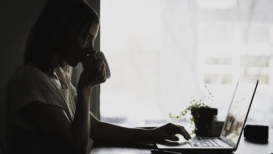 Planujesz internetowe zakupy? Uważaj na oszustów!