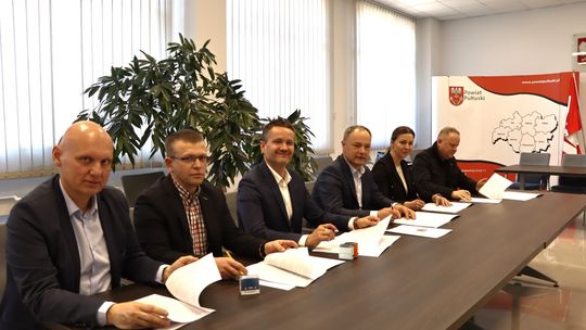 Podpisanie umów na wykonanie dokumentacji projektowych trzech inwestycji drogowych